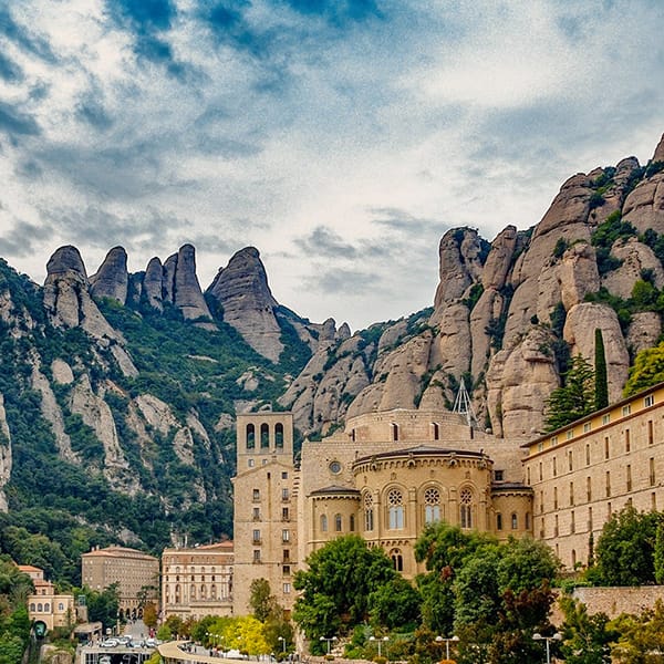 Montserrat monastero e montagna